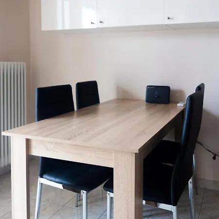 Estia Apt. With Parking 아파트