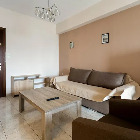 Estia Apt. With Parking Apartment *