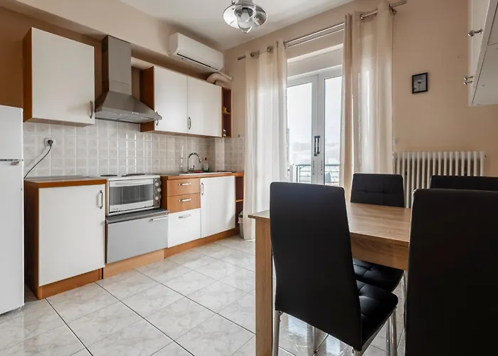 Estia Apt. With Parking Larissa